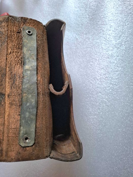 Geanta,cartusiera veche din piele