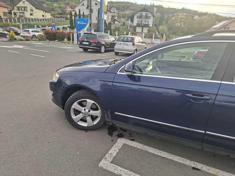 Vand passat b6 an 2007,1.9 tdi 105 cp,322000 km,pret 7000 lei pentru  informatii ma puteti contacta la nr.tel 0769614332