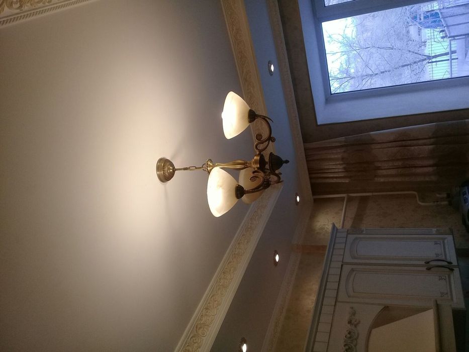 Срочно продам люстру