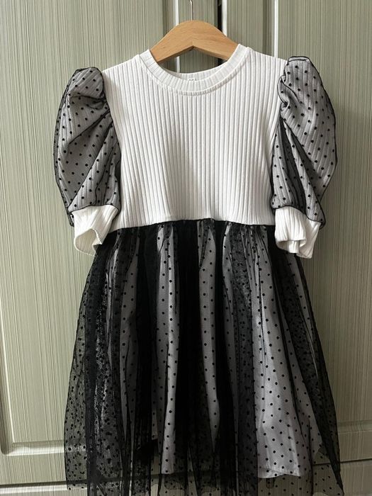 Продам платья на возраст 4-5лет