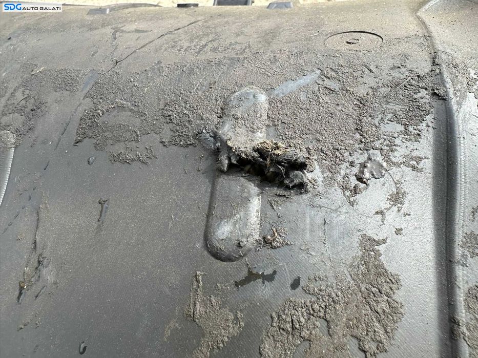 Scut Plastic Protectie Motor cu Defect Renault Megane 2 2002 - 2008 Cod 8200115689 [X3399]