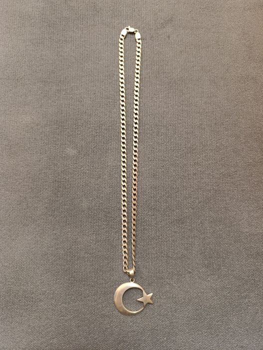 Продам цепочку с кулоном