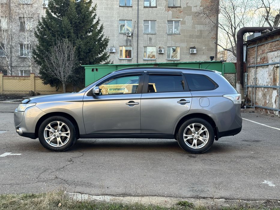 Отличный японский кроссовер! Mitsubishi Outlander. Полный привод.