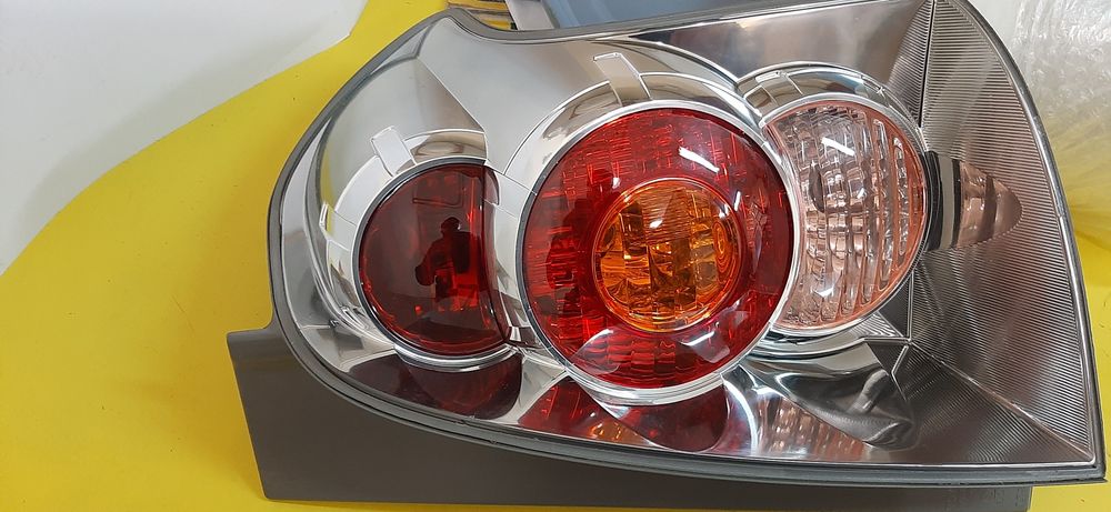 Десен стоп за тойота корола версо .Без стъкло