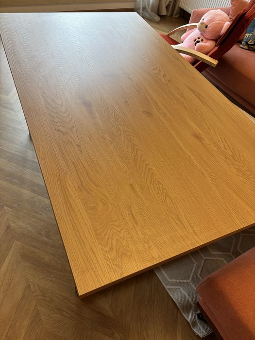 Голяма маса в перфектно състояние