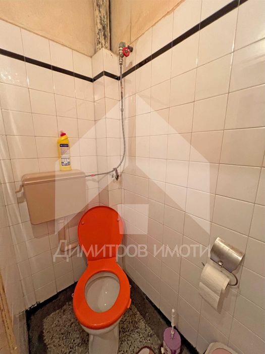 Продава апартамент 111 м2 в тухлена жилищна кооперация център.