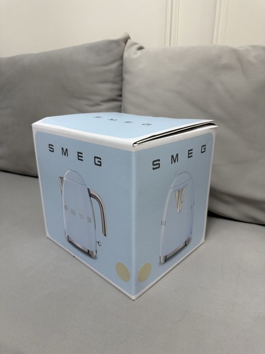 Продам электрочайник Smeg