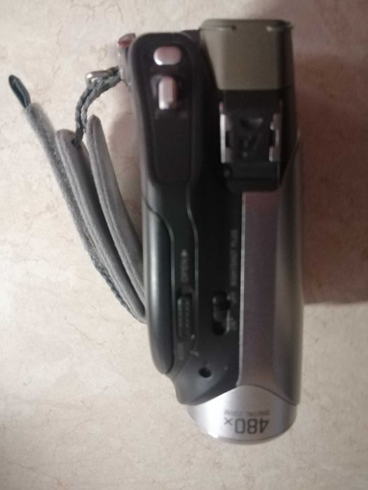 Продава камера  SONY мoдел DCR-DVD203E