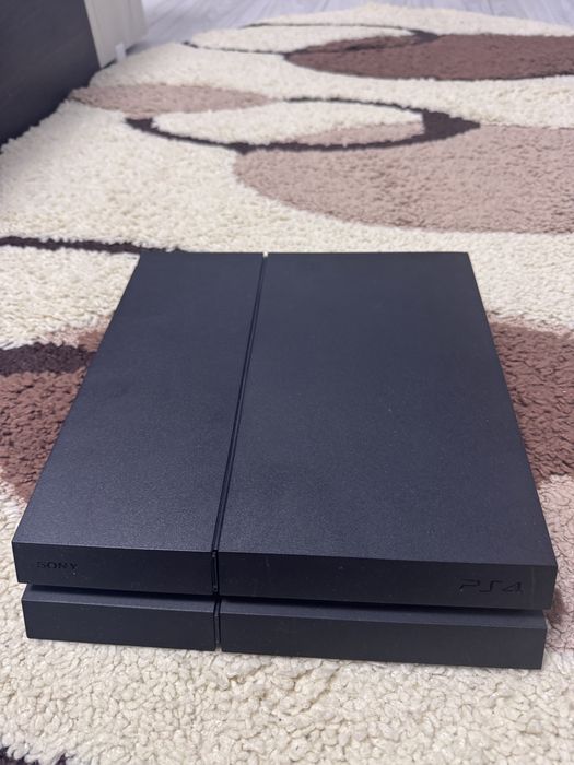 PS4 + 2 controllere + cont FC 25 – întreținut
