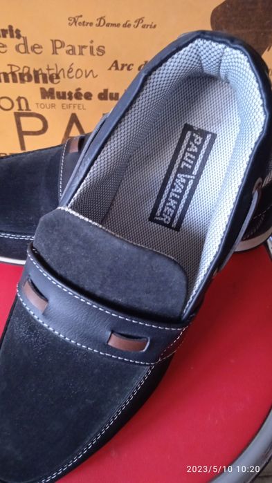 Нови мъжки обувки от естествена кожа.