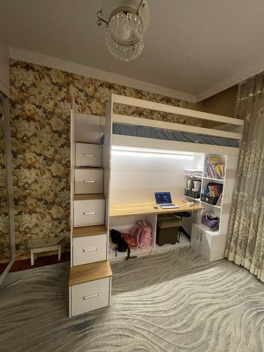 Продаются  3 кровати со шкафом