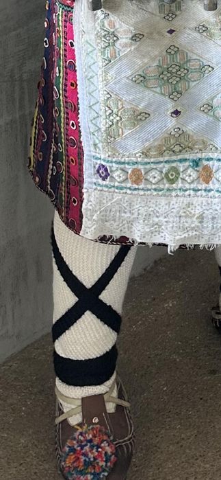 Връви, връвье, връвки, вързани за навои, навуща, за народна носия