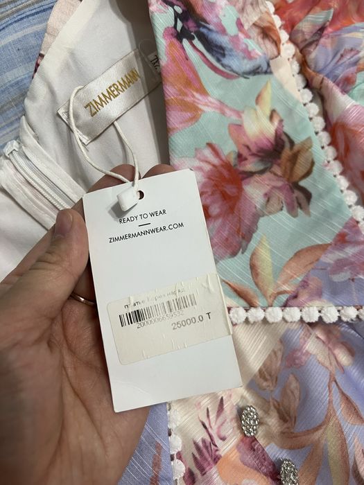 Платье на девушку 44-46 срочно