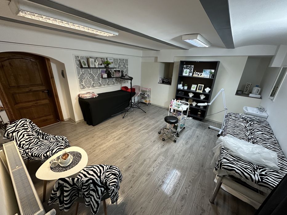 Salon din centrul Timisoarei căutăm colege pentru mai multe posturi!