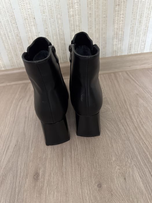 Продам весенние  сапожки размер 39