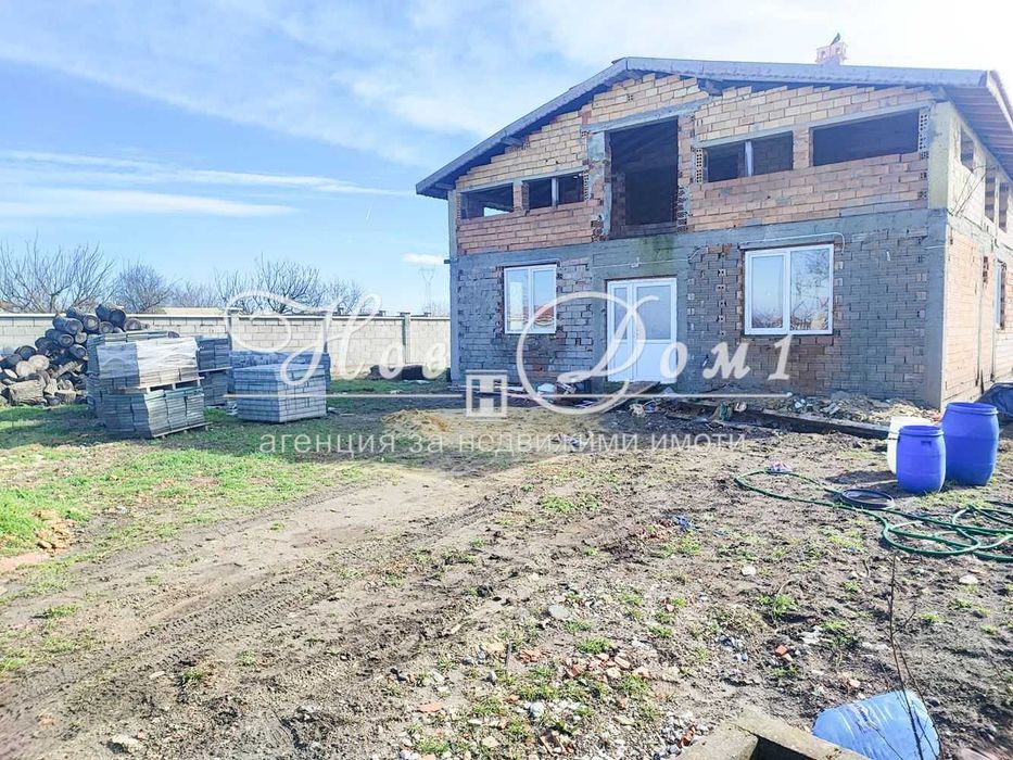 Продава се Къща в Аксаково - 200 кв.м за 332 €/кв.м - Снимка #1