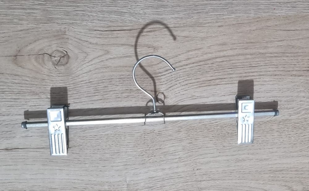 Вешалки для магазина