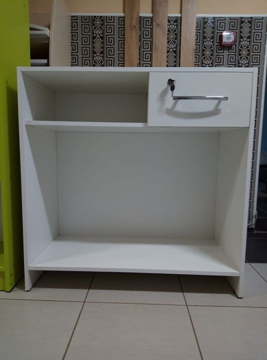 Продам витрины стеллажи полки