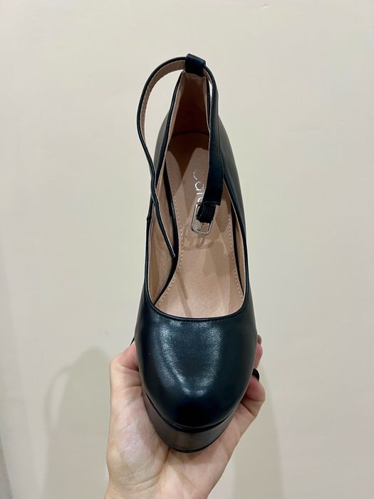 Дамски черни обувки на платформа