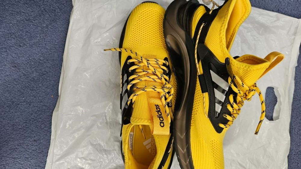 Продам кроссовки Adidas