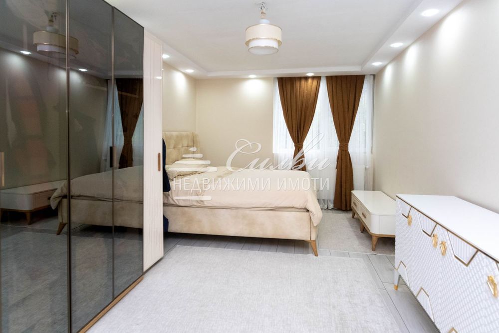 Продава се Тристаен апартамент в Шумен, Пазара - 94 кв.м за 1682 €/кв.м - Снимка #10