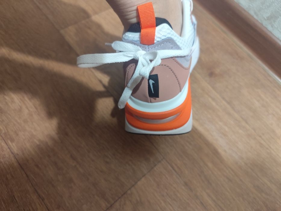 Продам новые кроссовки