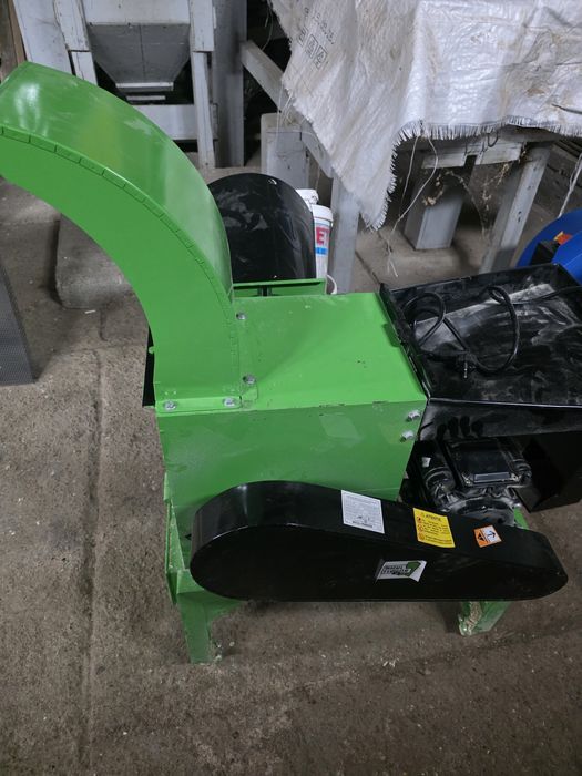 Vând presă de peleți ,moară cu ciocănele  si rumeguș!