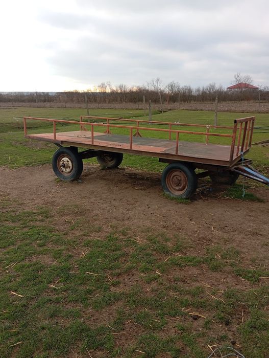 Tractor belarus 80 și remorca