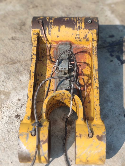 Has cupa excavator Caterpilar 325D