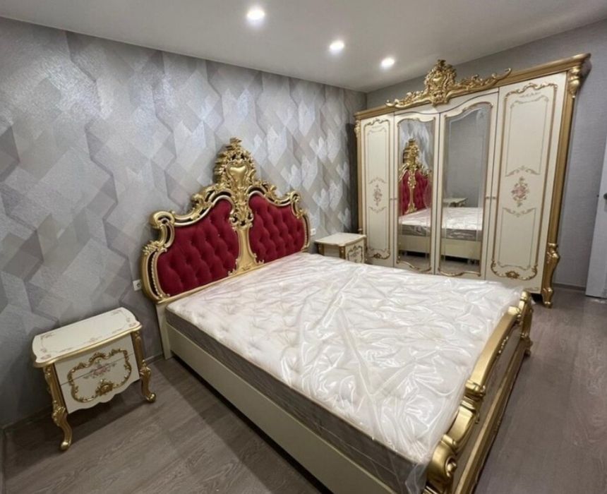 Продам спальный гарнитур.