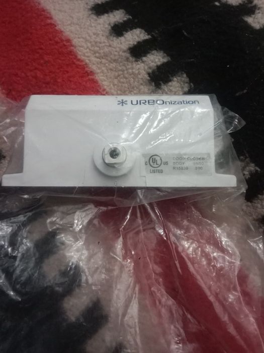 продам новые  дверные доводчики