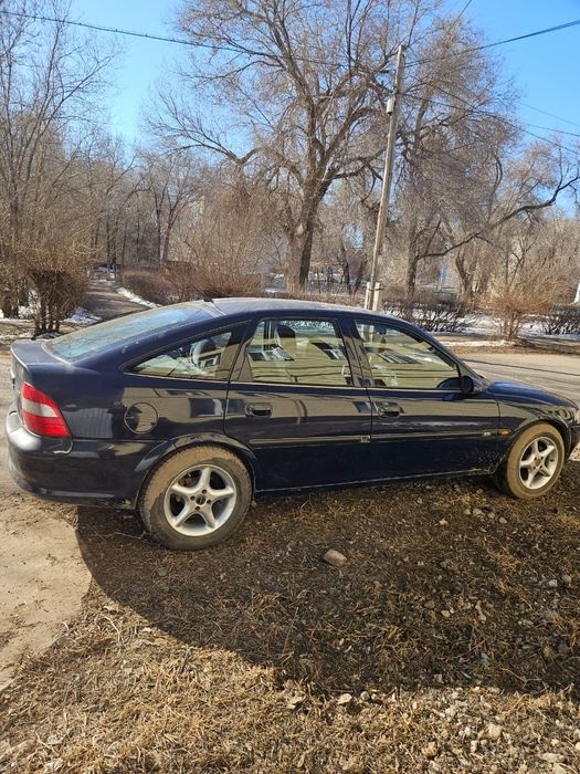 Продам машину опель вектра