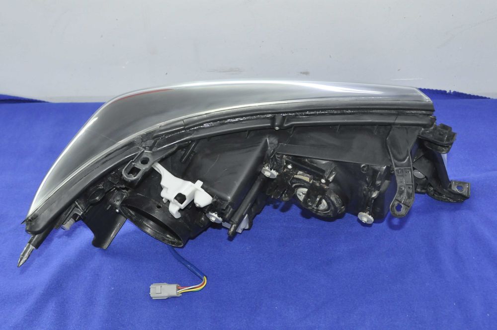 Фара Toyota Land Cruiser 200