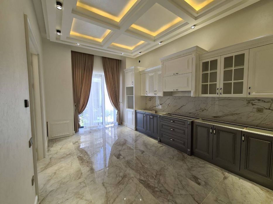 Дом Центр Луначарского 450 м2