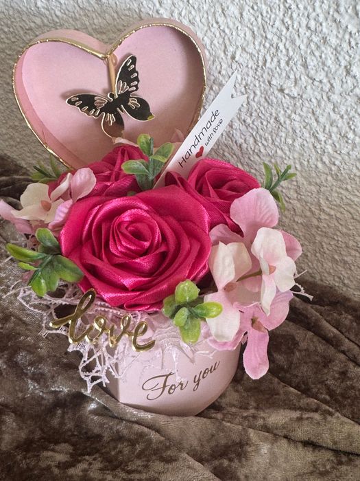 Подаръчни кутийки и букети ръчно направени