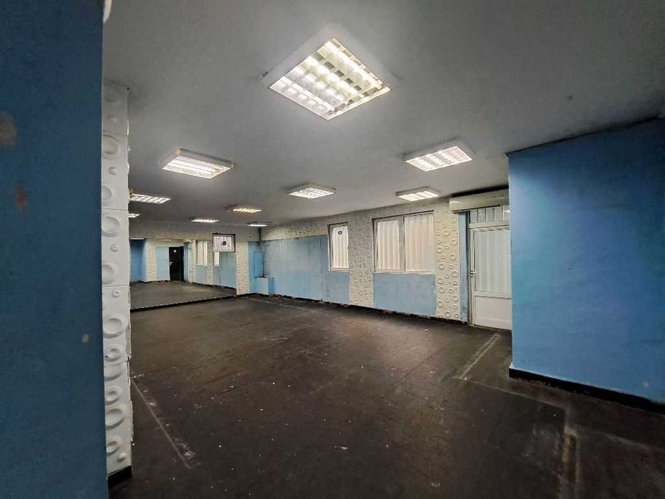 Помещение под наем в жк Света Троица за спортна зала