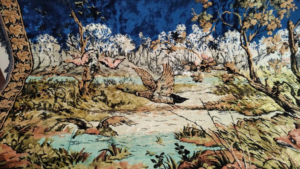 Много голям плюшен ковьор /покривало за легло