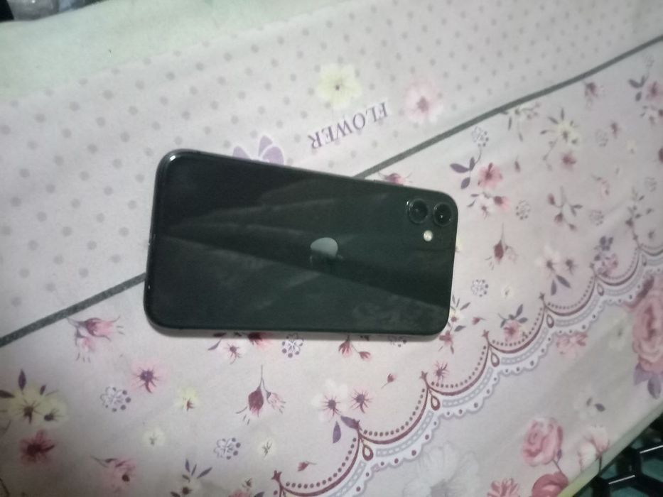 iPhone 11  64 gb