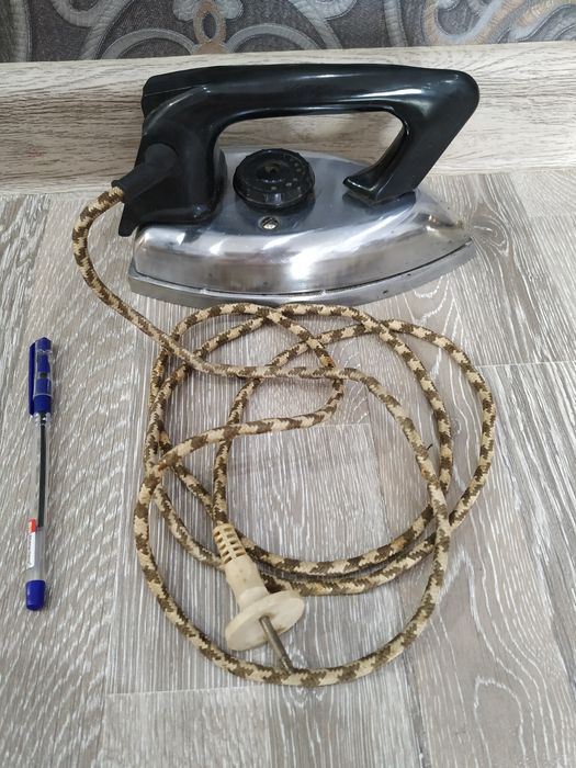 Продаю утюг в рабочем состоянии