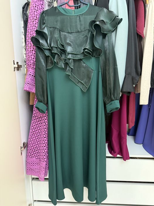 Продаю платья все почти новые