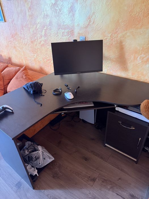 Продам стол компьютерный/ офисный