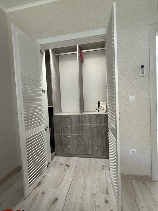 Продава се Тристаен апартамент в Варна, Бриз - 100 кв.м за 15 €/кв.м - Снимка #12
