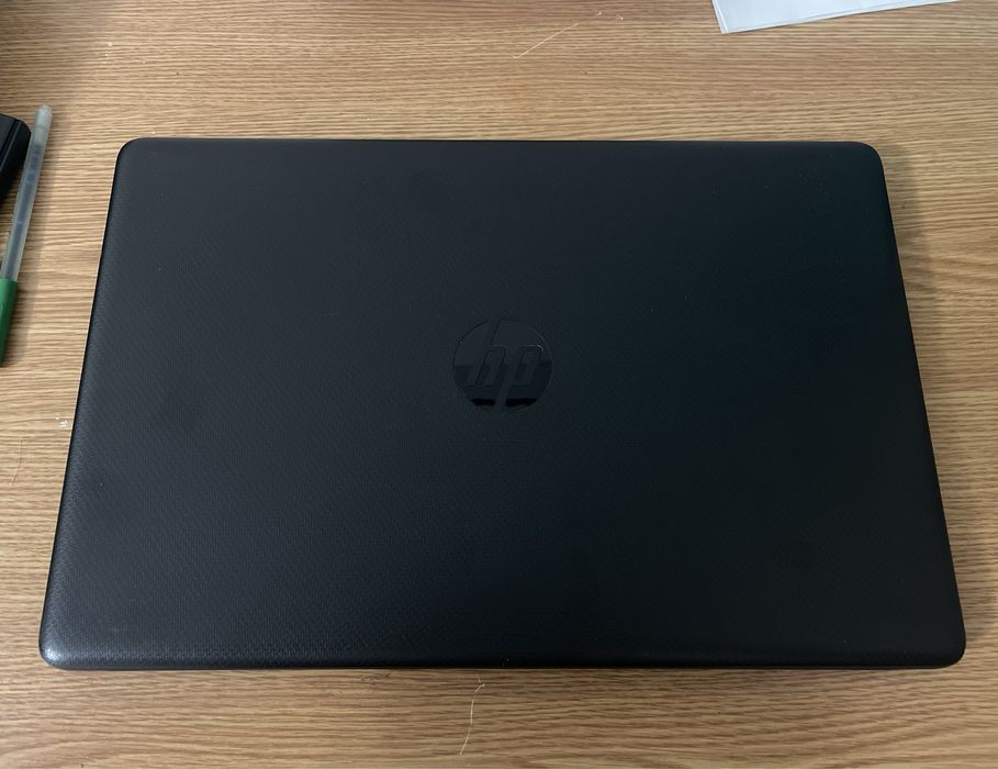 Ноутбук HP черного цвета