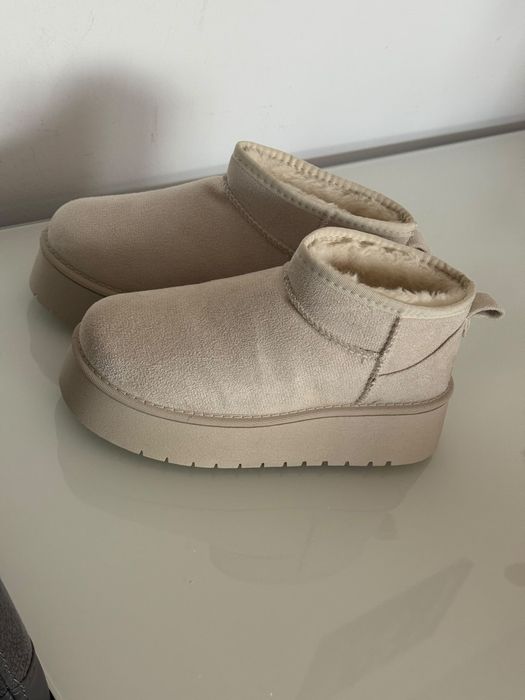 Vand Ugg uri Marimea 39