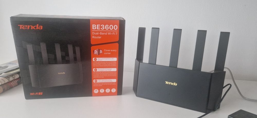 Vând router Tenda Dual-Band WiFi7