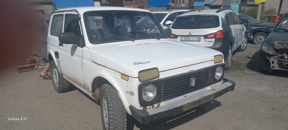 Капот, двери нива