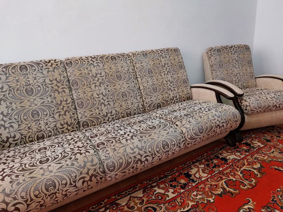 Продам диван с 2 креслами