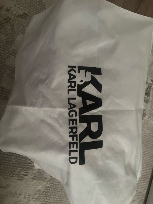 karl lagerfeld сумка удобная,есть пыльник