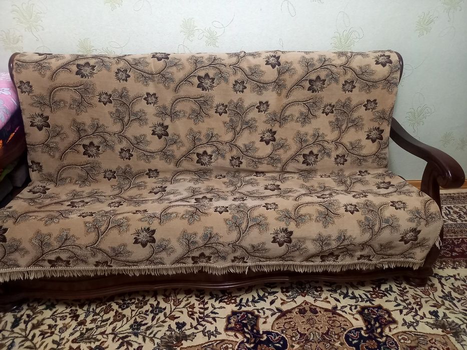 Кресло диван в хорошем состоянии