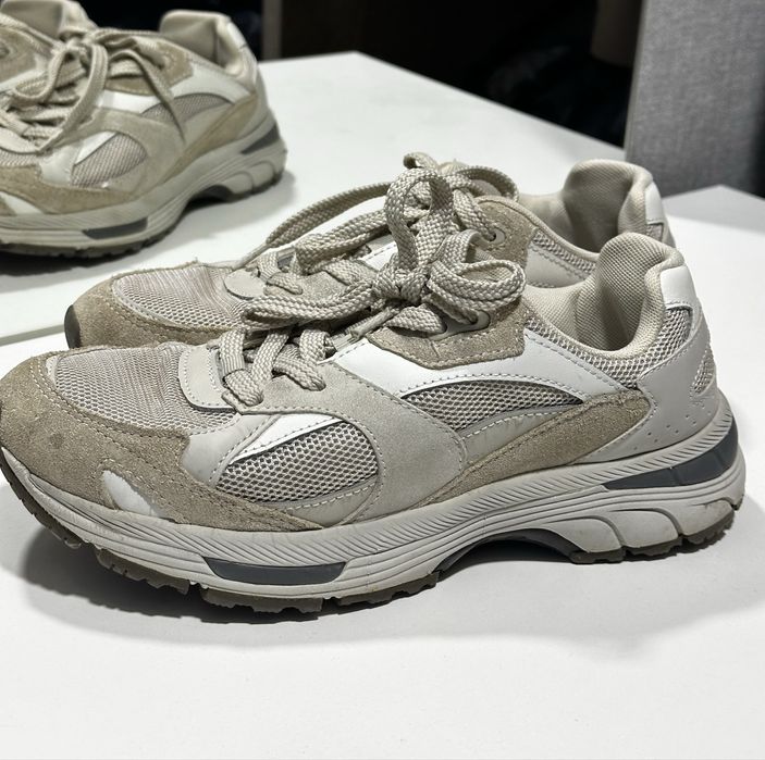 Кроссовки Oysho бежевые